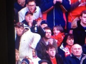 
	CUTREMUR dupa Liverpool - Man United! Un fan a fost ARESTAT dupa gesturi rasiste: a imitat o maimuta si l-a facut pe Evra sa PLANGA pe teren

