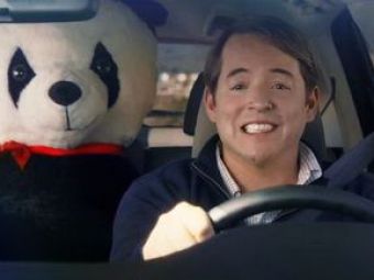 
	VIDEO: Uite cum te salveaza de&nbsp;sefi ursul panda cand vrei sa chiulesti de la munca!
