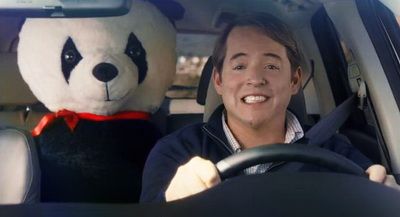 
	VIDEO: Uite cum te salveaza de&nbsp;sefi ursul panda cand vrei sa chiulesti de la munca!
