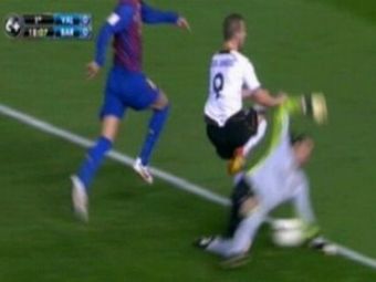 
	FOTO / Mourinho a sarit ca ARS cand a vazut asta! Hentul INCREDIBIL facut de portarul Barcei cu Valencia, neobservat de arbitru!
