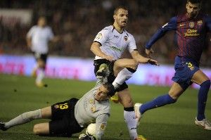 FOTO / Mourinho a sarit ca ARS cand a vazut asta! Hentul INCREDIBIL facut de portarul Barcei cu Valencia, neobservat de arbitru!_4
