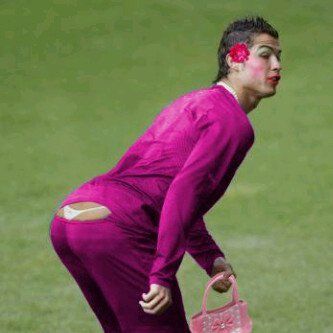 FOTO umilinta! Fanii Barcelonei si-au batut joc de Ronaldo in ultimul hal de ziua lui! Vezi ce poza i-au facut:_1