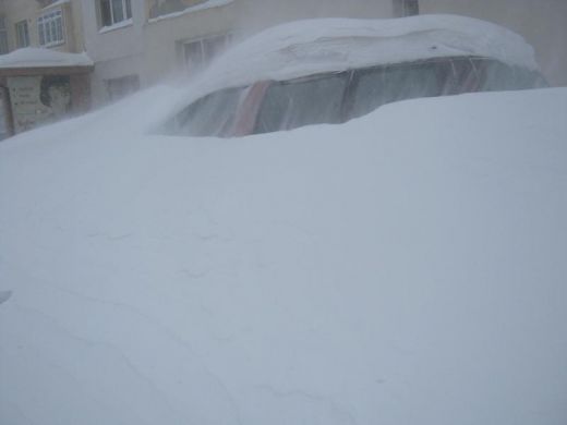 INCREDIBIL! "Nu imi mai gasesc masina!" Un oras intreg a fost acoperit de zapada! Vezi unde e facuta poza:_8