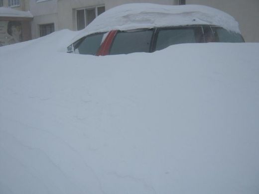 INCREDIBIL! "Nu imi mai gasesc masina!" Un oras intreg a fost acoperit de zapada! Vezi unde e facuta poza:_9