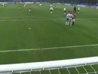 
	VIDEO SCANDALOS! Ibrahimovic a luat-o razna iar pe teren: l-a PLESNIT peste fata pe portarul lui Juventus
