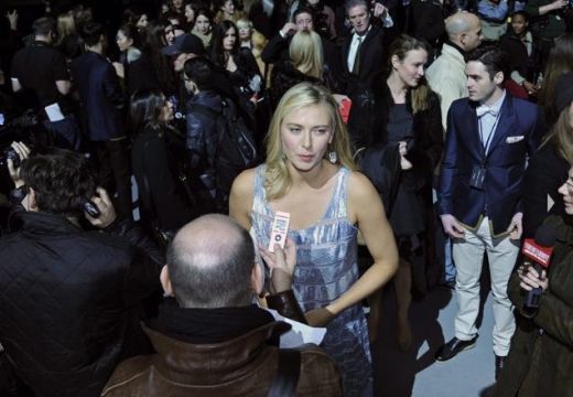 FOTO: Americanii s-au indragostit de Maria Sharapova! Aparitie super sexy la un show de moda in New York_1
