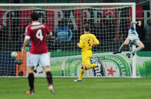 VIDEO/ Henry pleaca plangand in SUA! AC Milan 4-0 Arsenal! Dubla Robinho, gol FABULOS Boateng! Italienii cauta adversar pentru sferturi_4