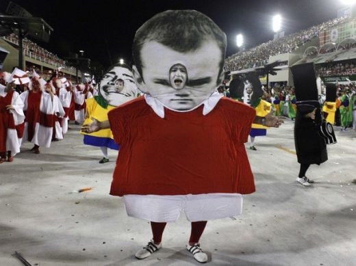 Rooney s-a ingrasat cat RONALDO? :)) Imagini dementiale cu cele doua staruri la Carnavalul de la Rio!_1