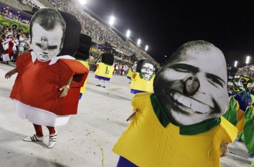 Rooney s-a ingrasat cat RONALDO? :)) Imagini dementiale cu cele doua staruri la Carnavalul de la Rio!_2