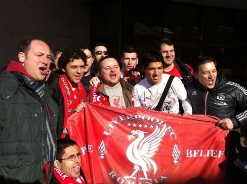 Site-ul lui Liverpool: "Luis Suarez s-a pozat cu fanii din Romania" GRAFIC: Cum influenteaza Liverpool carierele atacantilor!_3