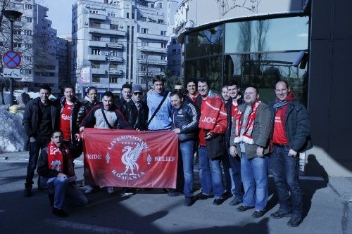 Site-ul lui Liverpool: "Luis Suarez s-a pozat cu fanii din Romania" GRAFIC: Cum influenteaza Liverpool carierele atacantilor!_7