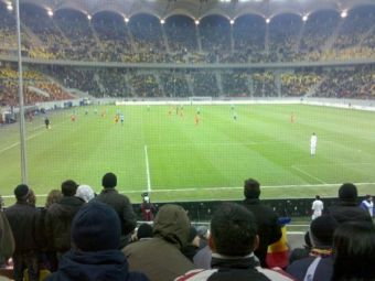 
	FOTO: Scene INCREDIBILE pe National Arena! Stewarzii au evacuat spectatorii care ii injurau pe Sandu si Dragomir! Ce banner au interzis:
