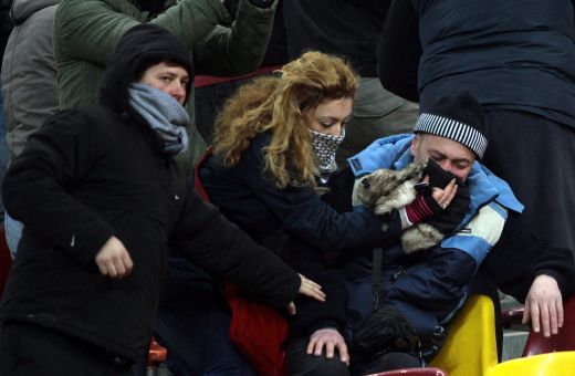 FOTO: Scene INCREDIBILE pe National Arena! Stewarzii au evacuat spectatorii care ii injurau pe Sandu si Dragomir! Ce banner au interzis:_6