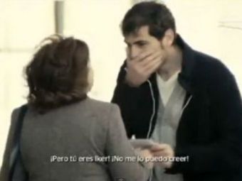 SUPER VIDEO FREE HUGS! Casillas si Iniesta, singuri si tristi pe strazi! Ce SOC au avut spaniolii: