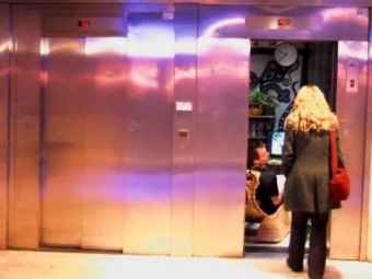 
	SUPER VIDEO! Cea mai tare farsa! N-o sa ghicesti ce poate sa faca omul asta in lift! :)
