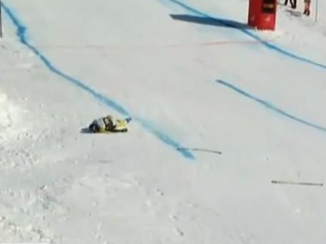ATENTIE, IMAGINI SOCANTE!! Tragedie in ski! Un sportiv a murit pe loc dupa o aterizare HORROR peste garduri! VIDEO_4