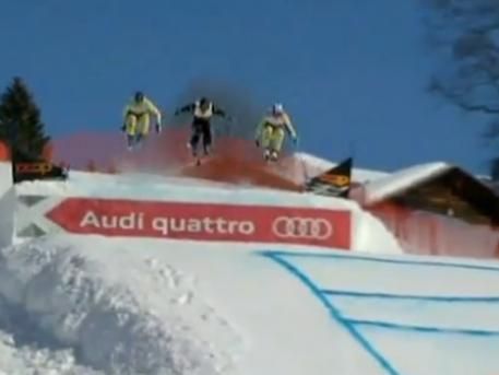 ATENTIE, IMAGINI SOCANTE!! Tragedie in ski! Un sportiv a murit pe loc dupa o aterizare HORROR peste garduri! VIDEO_5