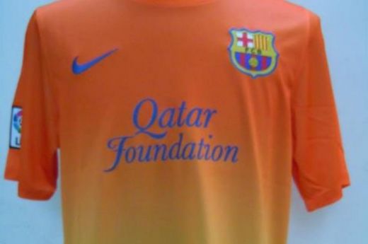 FOTO: Noile tricouri ale Barcelonei au fost scapate in CLOR :)) Ce echipament lanseaza Barca sezonul viitor! Iti place?_2