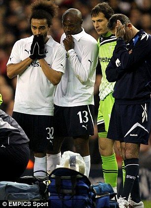 Imagini infioratoare la Bolton - Tottenham! Muamba s-a prabusit pe teren! Jucatorii si suporterii au izbucnit in lacrimi! FOTO&VIDEO dramatic_3