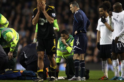 Imagini infioratoare la Bolton - Tottenham! Muamba s-a prabusit pe teren! Jucatorii si suporterii au izbucnit in lacrimi! FOTO&VIDEO dramatic_6