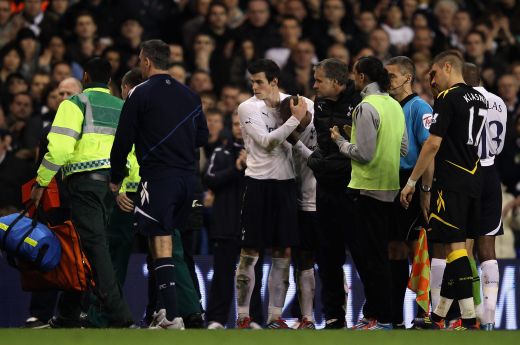 Imagini infioratoare la Bolton - Tottenham! Muamba s-a prabusit pe teren! Jucatorii si suporterii au izbucnit in lacrimi! FOTO&VIDEO dramatic_7
