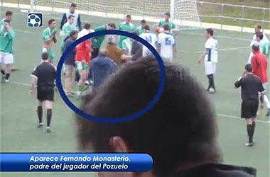 VIDEO INCREDIBIL! Un jucator din Spania a facut STOP CARDIAC pe teren la o zi dupa cazul SOCANT al lui Muamba!