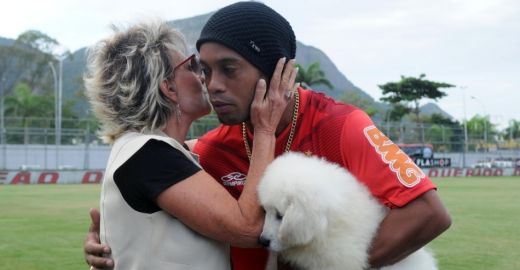 Cel mai tare cadou primit VREODATA de Ronaldinho! Cadou cu SUFLET pentru ziua GENIULUI din Brazilia_5