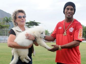 Cel mai tare cadou primit VREODATA de Ronaldinho! Cadou cu SUFLET pentru ziua GENIULUI din Brazilia