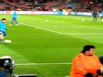 
	VIDEO FABULOS! El e jucatorul cu care Messi se intelege si legat la ochi! Vezi ce pase superbe reusesc inaintea meciurilor:
