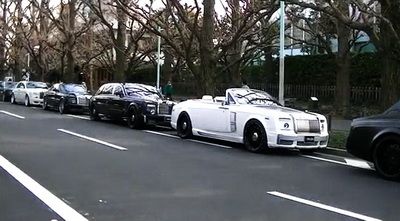 
	VIDEO: S-a spart conducta de Rolls-uri pe strada Dubai din Tokyo! N-ai vazut atata bogatie la un loc&nbsp;in toata viata ta!
