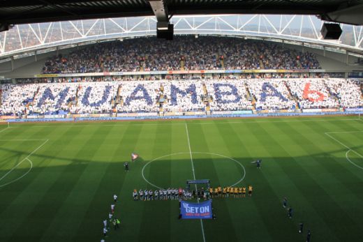 
	Anglia isi sterge lacrimile! Milioane de fani UITA de sentimente pentru un meci FABULOS! Fotbal pentru inima lui Muamba

