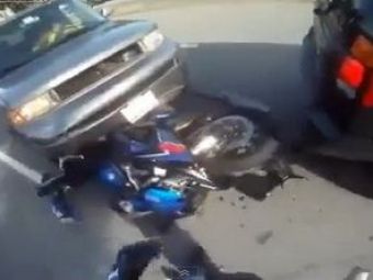 
	VIDEO: O&nbsp;mamaie la volan face praf un motociclist si-l intreaba daca a patit ceva :)
