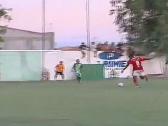 VIDEO INCREDIBIL! Un copil de mingi a intrat pe teren si a scos un gol de pe linia portii! Ce decizie ciudata a luat arbitrul: