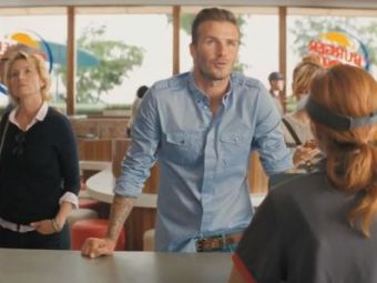 
	Beckham e noul barbat FATAL al Americii: Cum agata o casiera intr-un fast food! :)) Vezi super VIDEO
