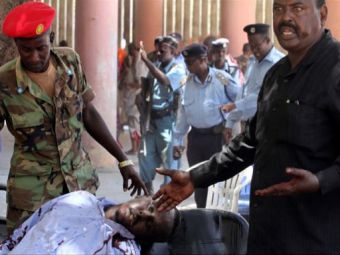 
	IMAGINI SOCANTE! Fotbalul a MURIT in Somalia dupa un atentat sinucigas cu bomba! Presedintele Federatiei de Fotbal si alti 9 oameni, decedati!
