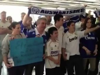 
	VIDEO! Isterie in Spania la revenirea lui Raul: Sute de fani ai Realului au asediat aeroportul sa atinga o LEGENDA
