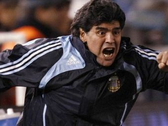 &quot;Ooo, Maradona in Dubai!&quot; INCREDIBIL! Arabii i-au facut MANEA lui Maradona! Cum suna melodia la care viseaza Olaroiu si Radoi