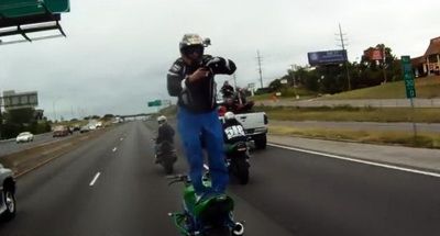 motociclist autostrada criminal scrie sms Video