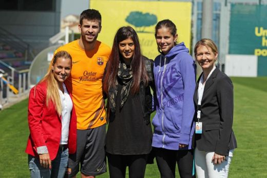 SUPERFOTO: Sorana, de 2 ori cat Messi si Xavi :) Romanca s-a pozat cu jucatorii de la Barcelona! A noastra a fost cea mai frumoasa :)_3