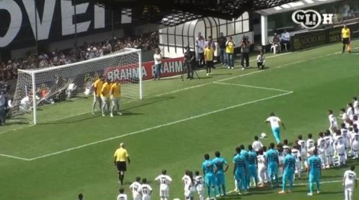 
	SUPER VIDEO! Neymar vs 100 de pusti! Pele a aterizat cu elicopterul pe stadion la aniversarea lui Santos! Neymar e liber acum sa plece la Barca
