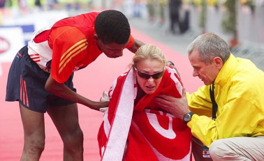 Paula Radcliffe s-a PRABUSIT la finalul cursei de urmarire de la Viena! Gebreselassie a castigat la 38 de ani!