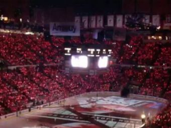 
	VIDEO BESTIAL! Asa ceva n-ai mai vazut NICIODATA! Atmosfera senzationala de la un meci de hochei din NHL!
