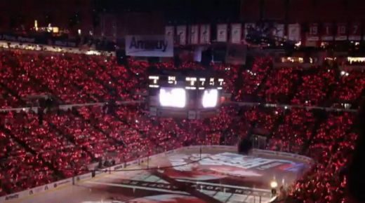 
	VIDEO BESTIAL! Asa ceva n-ai mai vazut NICIODATA! Atmosfera senzationala de la un meci de hochei din NHL!
