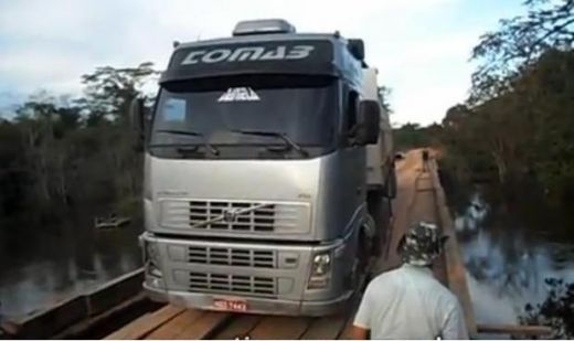 sofer de camion Brazilia pod se rupe tampit