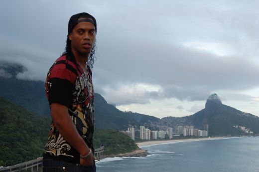 Alcoolul, cluburile si femeile l-au distrus pe Ronaldinho: Cum a ajuns unicul fotbalist de pe planeta care si-a spulberat 75 mil euro din cota in 5 ani_1