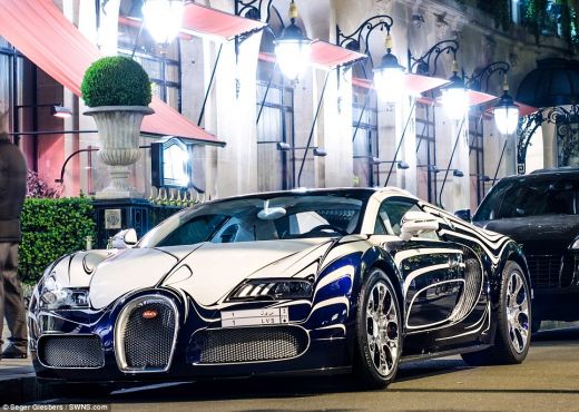 SUPER FOTO: BIBELOU de 2 milioane de euro parcat in Paris! Cel mai tare Bugatti Veyron din istorie, pentru prima data pe sosele! E facut din PORTELAN!_2