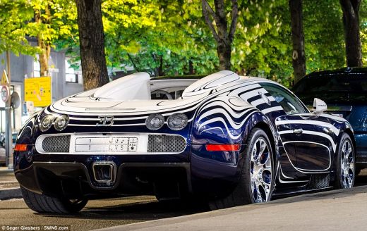 SUPER FOTO: BIBELOU de 2 milioane de euro parcat in Paris! Cel mai tare Bugatti Veyron din istorie, pentru prima data pe sosele! E facut din PORTELAN!_4