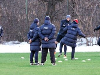 
	DRAMA in fotbalul romanesc! Un antrenor a facut INFARCT in vestiar inainte de meci! Momentul in care tot stadionul a inghetat
