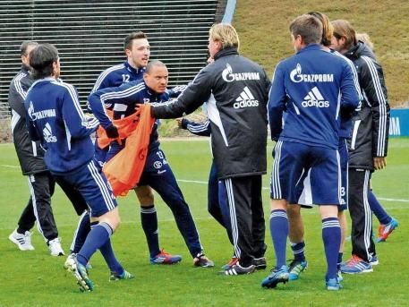 Inca o BATAIE in Germania intre colegi de echipa! Dupa Ribery si Robben, a venit randul lui Huntelaar! SCANDALUL care a avut loc sub ochii lui Marica:_4