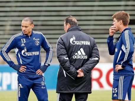 Inca o BATAIE in Germania intre colegi de echipa! Dupa Ribery si Robben, a venit randul lui Huntelaar! SCANDALUL care a avut loc sub ochii lui Marica:_7